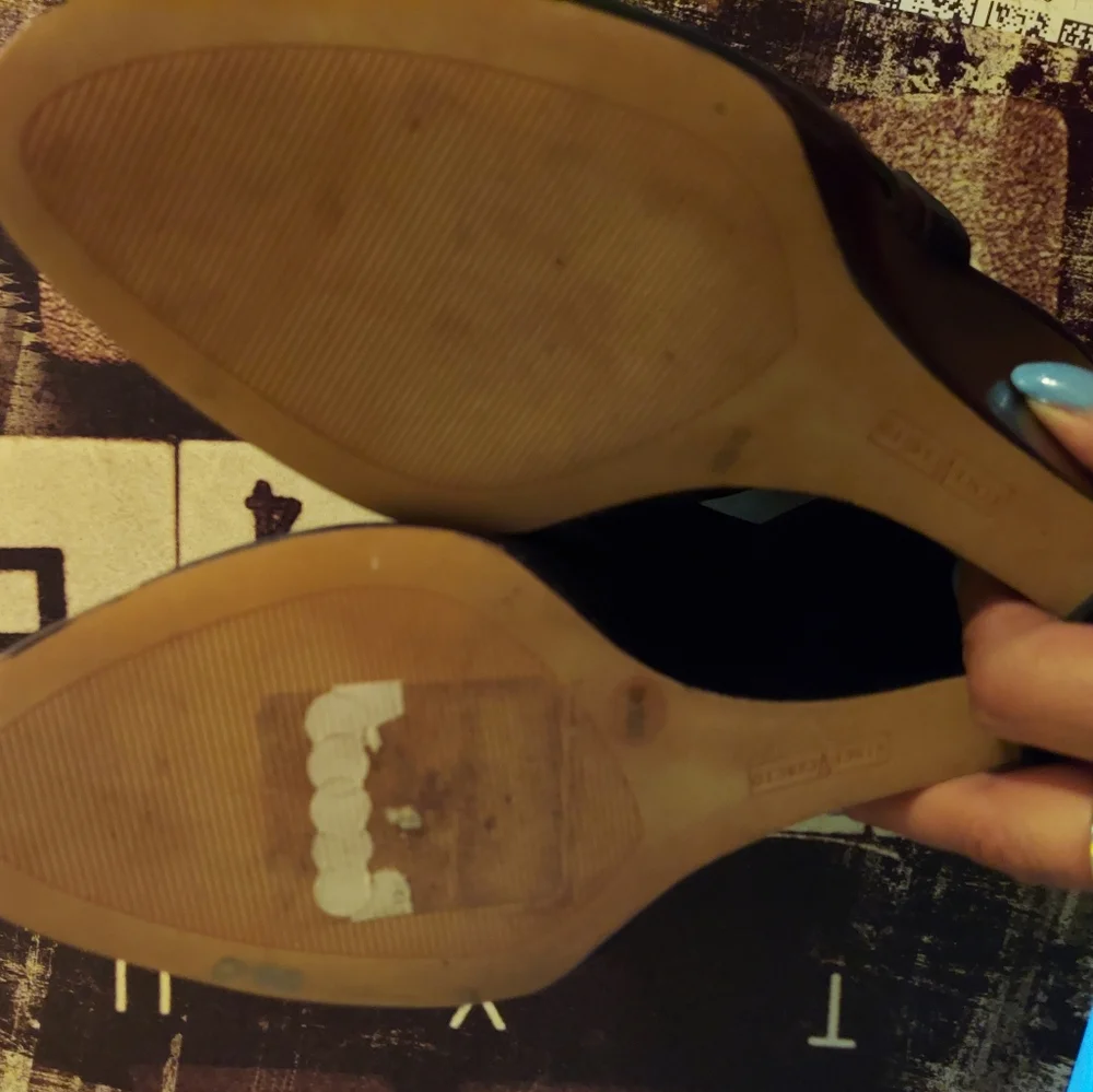 Vince Camuto Leather open toe wedge - Picture 2 of 3